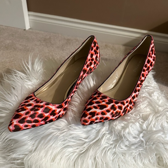 Kenneth Cole NWOT 7.5 leopard print cushion pointy toe - Picture 2 of 7